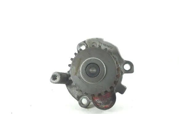 Volkswagen Golf V Water pump 11181672AJ