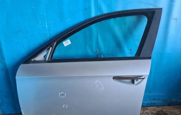 Alfa Romeo 159 Front door