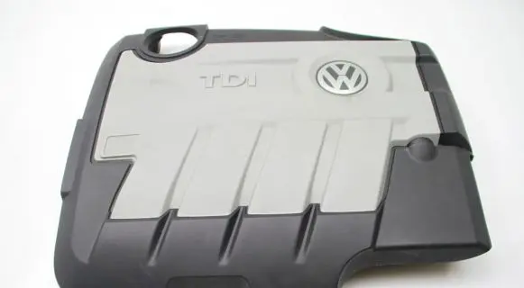 Volkswagen PASSAT B7 Engine cover (trim) 03L103925
