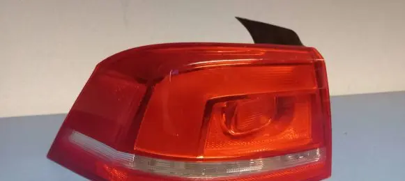 Volkswagen PASSAT B7 Rear/tail lights 90004873