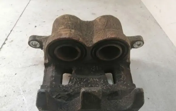 Toyota RAV 4 (XA40) Front brake caliper 4533