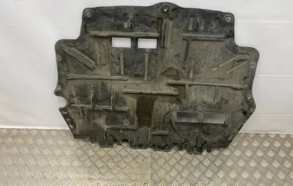 Volkswagen PASSAT CC Engine splash shield/under tray 3C0825237E 3C0825235J
