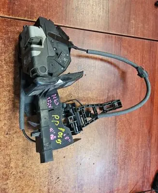 Ford Focus Front door lock 