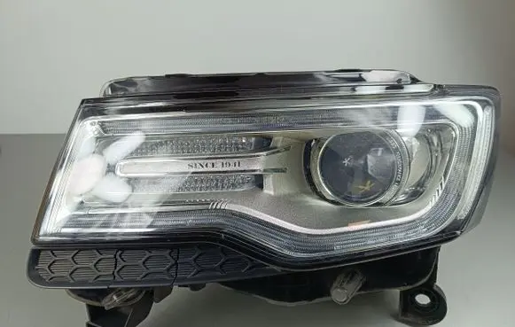Jeep Grand Cherokee Headlight/headlamp 68111037AE