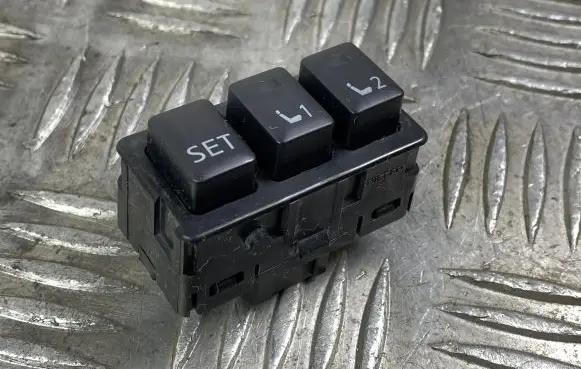 Infiniti QX80 Seat memory switch 