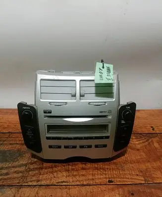 Toyota Yaris Radio/CD/DVD/GPS head unit 8612052470 12200071000101 PDC03538