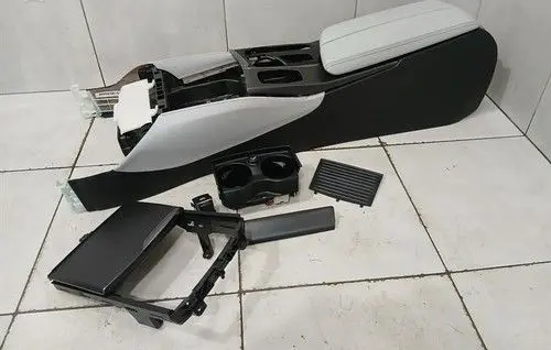 BMW M5 F90 Armrest 51168071462