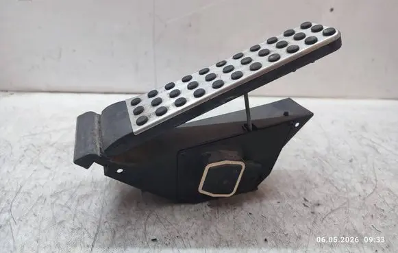 Mercedes-Benz E W212 Accelerator throttle pedal A2223001100
