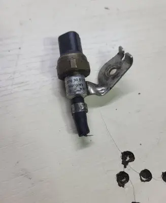Mercedes-Benz E W212 Fuel pressure sensor A6510703081 A651070308