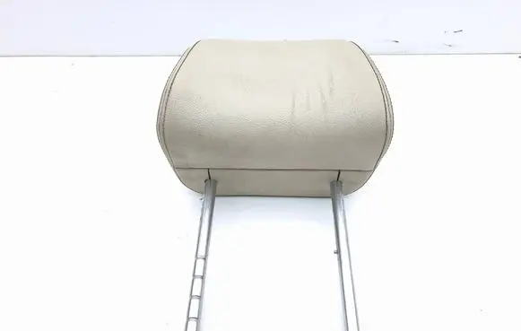 Volkswagen PASSAT B6 Front seat headrest 