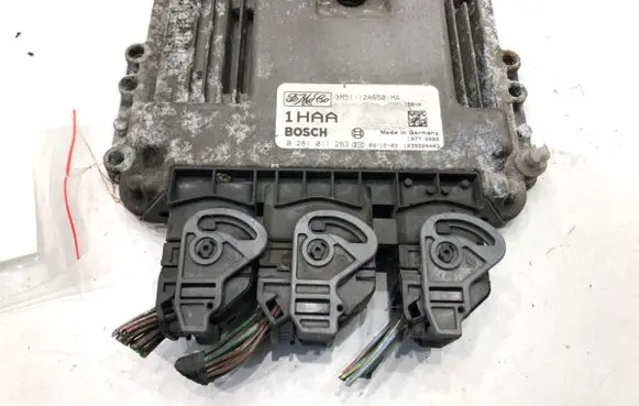 Ford Focus C-MAX Engine control unit/module ECU 3M51-12A650-MA