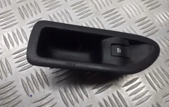 Renault Laguna II Quarter vent window switch 8200317493