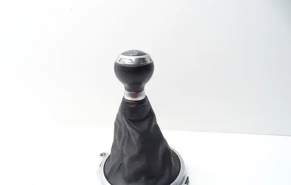 Audi TT TTS Mk2 Gear lever shifter trim leather/knob 8J0711113