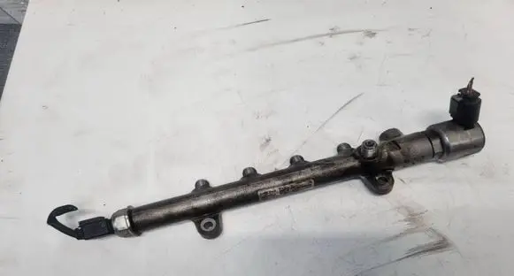 Mercedes-Benz A W176 Fuel main line pipe A6510700700 R9144Z240A