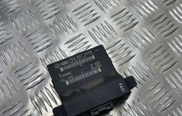 Audi A3 S3 8P Gateway control module 1K0907530B