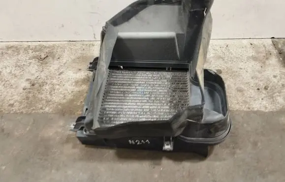 BMW X5 E70 Coolant radiator 7205945