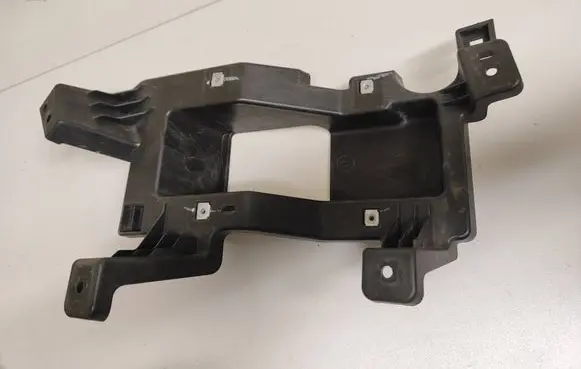 Chrysler Pacifica Fog light bracket 68445693AA 65620K