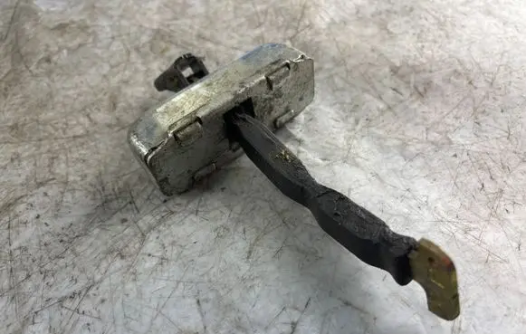 Toyota Corolla Verso E121 Rear door check strap stopper
