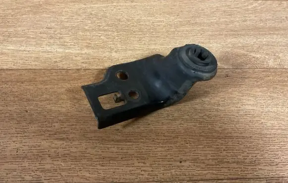 Toyota Avensis T250 Radiator mount bracket 16523