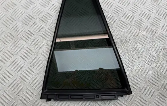 Rear vent window glass