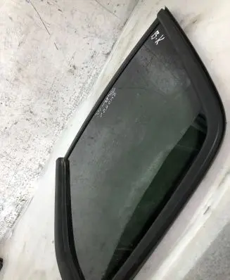 Volkswagen Touran III Rear side window 43r011595