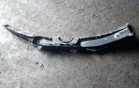 Mercedes-Benz C W202 Wiper trim 2028300213
