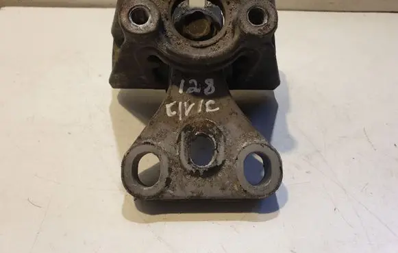 Honda Civic Engine mount bracket