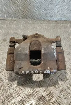 Toyota Avensis T270 Front brake caliper