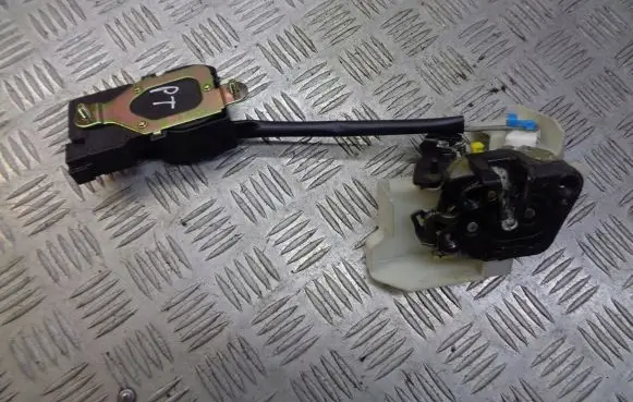 KIA Magentis Rear door lock