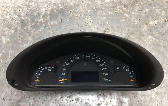 Mercedes-Benz C W203 Speedometer (instrument cluster) A2035402647