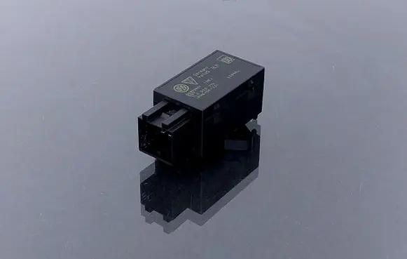Volkswagen Touareg I Seat heating relay 7L0959772 25404