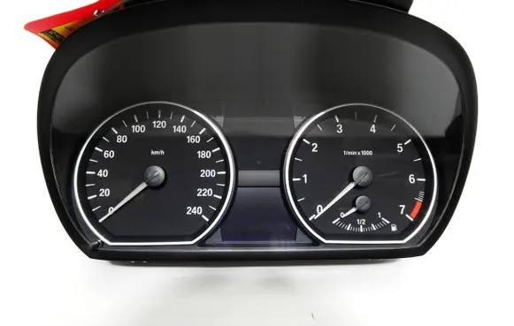 Speedometer (instrument cluster)