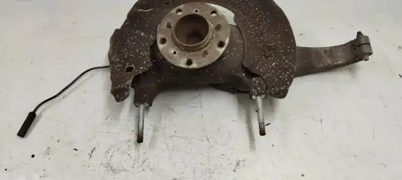 BMW M5 Front wheel hub 6853859