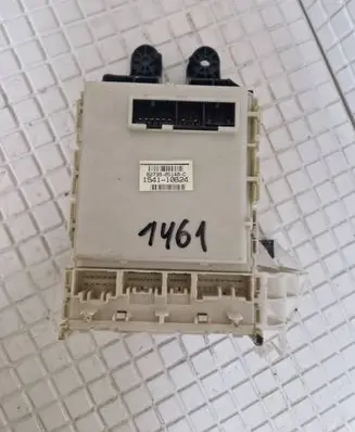 Toyota Avensis T270 Fuse box set 8273005140C