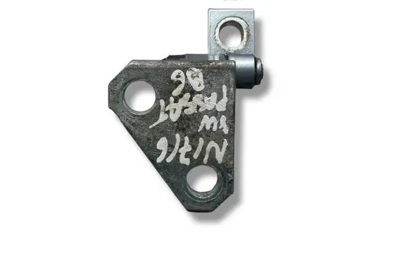 Volkswagen PASSAT B6 Front door upper hinge 