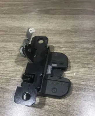 Volkswagen PASSAT B5.5 Tailgate/trunk/boot lock/catch/latch 389827505E