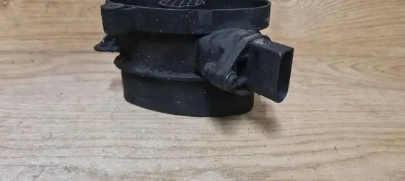 BMW 5 E39 Mass air flow meter 0928400468