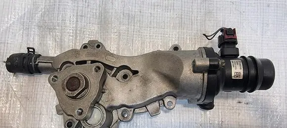Opel Mokka Thermostat housing 25200455