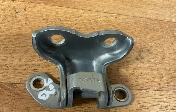 Toyota Avensis T250 Rear door upper hinge 