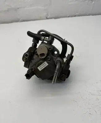 Toyota Avensis T250 Fuel injection high pressure pump 221000R020 2940000304 030004R27