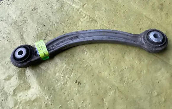 Mercedes-Benz C W204 Rear control arm A2043502206 20409