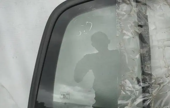 Volkswagen Golf Plus Rear vent window glass AS2