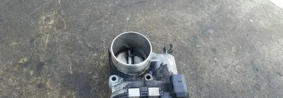 Ford Focus Throttle body valve 7S7G9F991CA