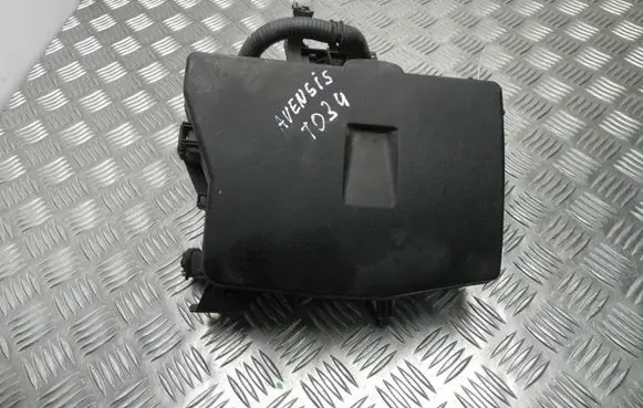 Toyota Avensis T270 Fuse box set 8211105J11 K745