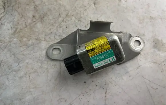 Toyota Land Cruiser (J120) Airbag deployment crash/impact sensor 8983060020 1879000461