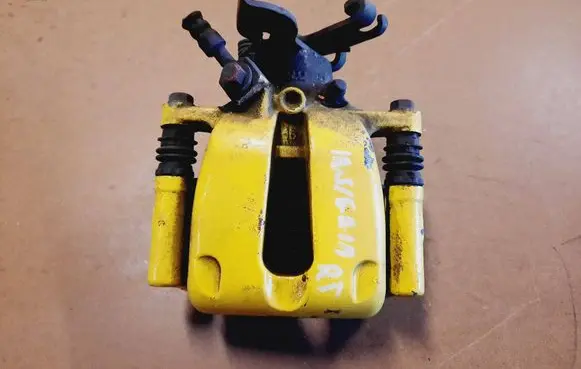 Opel Insignia A Rear brake caliper
