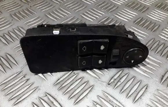 BMW 5 E39 Electric window control switch 8368967