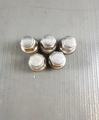 Toyota Avensis T270 Nuts/bolts 