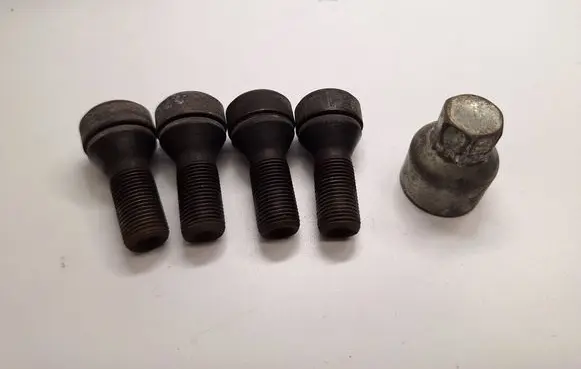 Mini Electric (Cooper SE) Anti-theft wheel nuts and lock 36132453960