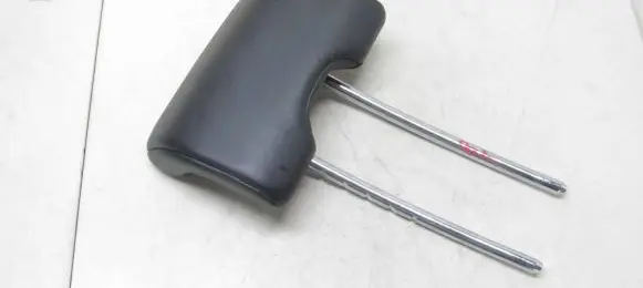 Volvo V40 Rear seat headrest 